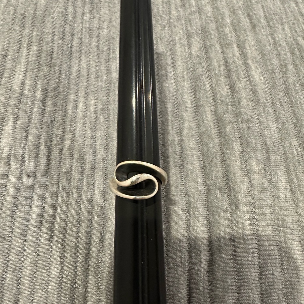 James Avery Retired Sculpted Ribbon / Waves ring, size 7.5